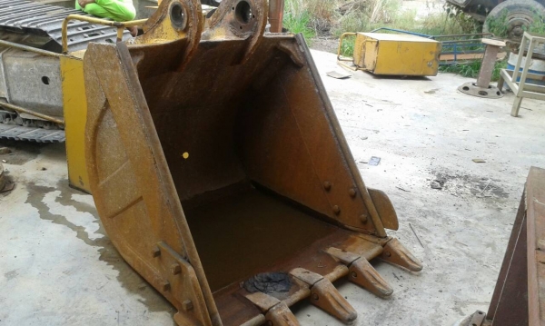 KOMATSU  200-8 ขายถูก ตามสภาพ ด่วน