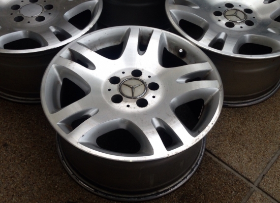 ล้อแท้ BENZ ขอบ17 กว้าง 8นิ้ว off +35 สภาพดี ไม่เคยซ่อม