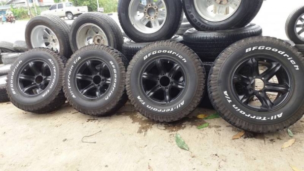 ล้อเล็บเหยี่ยวพร้อมยาง BF265 70 16 ปี 14 ชุดล่ะ 32,500