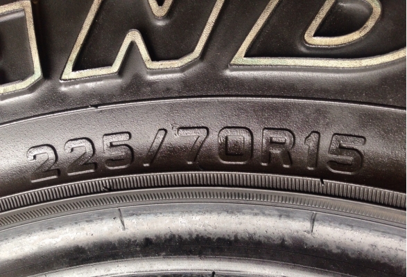 ยาง All Dunlop 225 70 15 สิ้นปี13 เนื้อนิ่มๆ