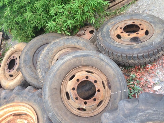 ขายยางพร้อมกระทะ6ล้อ 6เส้น ยาง900 ขาย ชุดล่ะ 12000 บาท