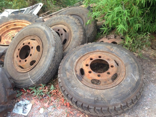 ขายยางพร้อมกระทะ6ล้อ 6เส้น ยาง900 ขาย ชุดล่ะ 12000 บาท