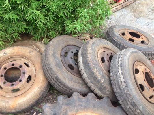 ขายยางพร้อมกระทะ6ล้อ 6เส้น ยาง900 ขาย ชุดล่ะ 12000 บาท