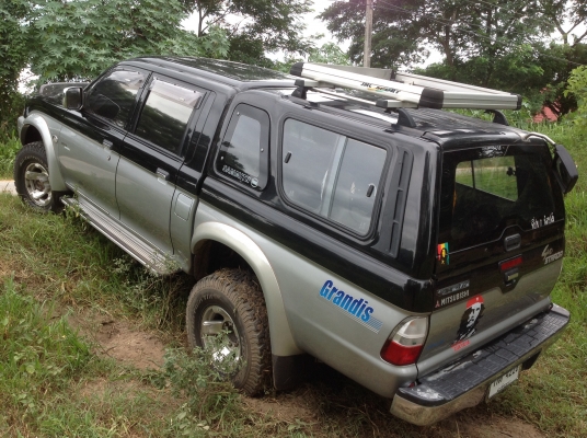 มิตซูบิชิสตราด้า 4 ประตู 4x4 แกรนดิส ทูโทน ปี 2001 มิตซูบิชิสตราด้า 4 ประตู 4x4 แกรนดิส ทูโทน ปี 2001