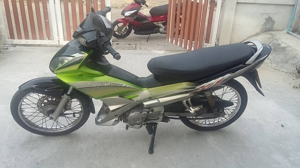 ขาย yamaha x1 สตาร์ทมือ เครื่องเดิมสนิท เฟืองท้ายไม่มีหอน ท่อไม่มีควันแน่นอน ชุดสีเดิมสนิท วิ่งน้อย รถบ้าน ทะเบียนไม่ขาดต่อ ชุดโอนครับ รถอยุ่ สรงประภา ดอนเมือง กรุงเทพ เบอ 0891123302 line progress7109 ราคา 12100 บาท
