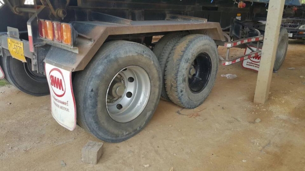 22 ล้อแม่-ลูก 360 แรงปี 2555 รถสวย ยางสวย รถห้างแท้เดิมๆ ไมล์ 2.55 แสน ดั้มสวยเรียบ ลูก 3 คาน สวย