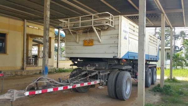 22 ล้อแม่-ลูก 360 แรงปี 2555 รถสวย ยางสวย รถห้างแท้เดิมๆ ไมล์ 2.55 แสน ดั้มสวยเรียบ ลูก 3 คาน สวย