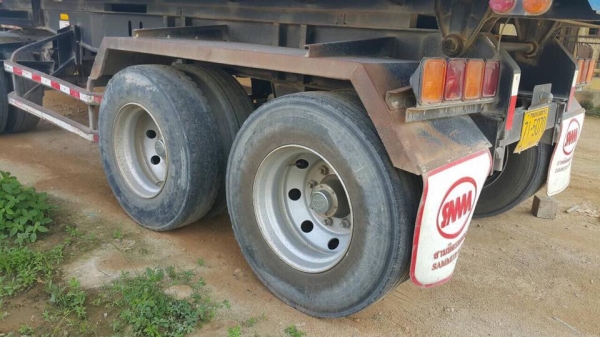 22 ล้อแม่-ลูก 360 แรงปี 2555 รถสวย ยางสวย รถห้างแท้เดิมๆ ไมล์ 2.55 แสน ดั้มสวยเรียบ ลูก 3 คาน สวย