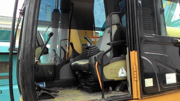 320D-E # BWZ03704 7377ชั่วโมง รถปี2008 แทรก80 เก่าญี่ปุ่น 320D-E # BWZ03704 7377ชั่วโมง รถปี2008 แทรก80 เก่าญี่ปุ่น