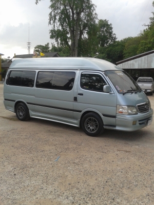 รถตู้หลังคาสูง