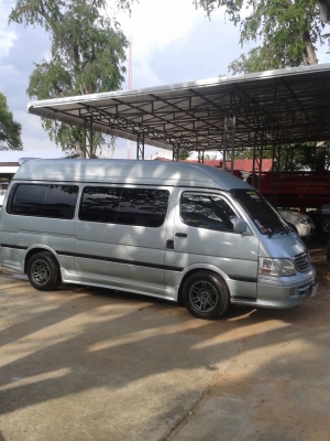 รถตู้หลังคาสูง