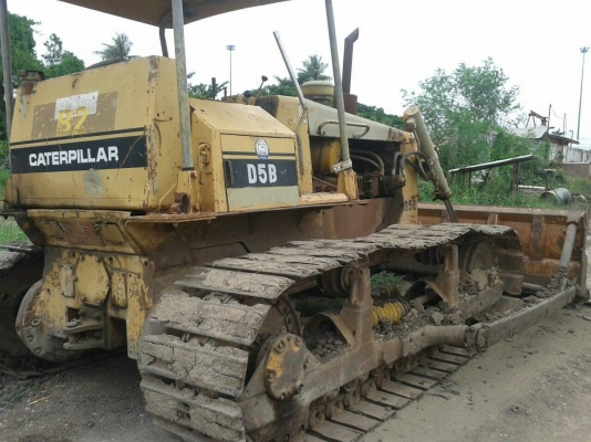 ขายแทรกเตอร์ CAT D5b สภาพสวยพร้อมใช้ ราคาต่อรองได้ ติดต่อได้ที่คุณ อ๊อฟ พิจิตร 086-737-9991