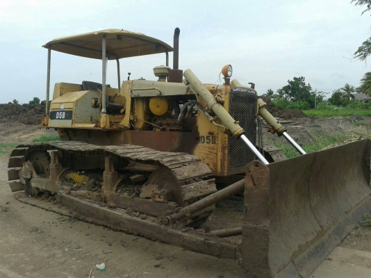 ขายแทรกเตอร์ CAT D5b สภาพสวยพร้อมใช้ ราคาต่อรองได้ ติดต่อได้ที่คุณ อ๊อฟ พิจิตร 086-737-9991