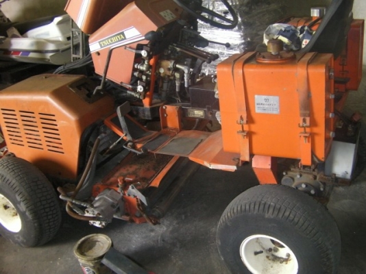 รถตัดกรีนแบบ3ใบพัดยี่ห้อ tatsuya เครื่องยนต์เบนซิล2สูบ4จังหวะ18PSเก่านอกพร้อมใช้งาน ขับเคลื่อนแบบ2ล้อและ4ล้อ ราคา 86,000บาท รถตัดกรีนแบบ3ใบพัดยี่ห้อ tatsuya เครื่องยนต์เบนซิล2สูบ4จังหวะ18PSเก่านอกพร้อมใช้งาน ขับเคลื่อนแบบ2ล้อและ4ล้อ ราคา 86,000บาท