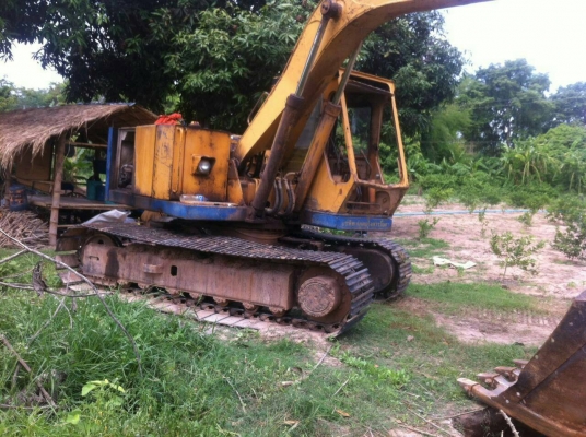 ขาย KOMATSU PC 120-2 สภาพสวยพร้อมใช้ ราคาต่อรองได้ ติดต่อได้ที่คุณ อ๊อฟ พิจิตร 086-737-9991