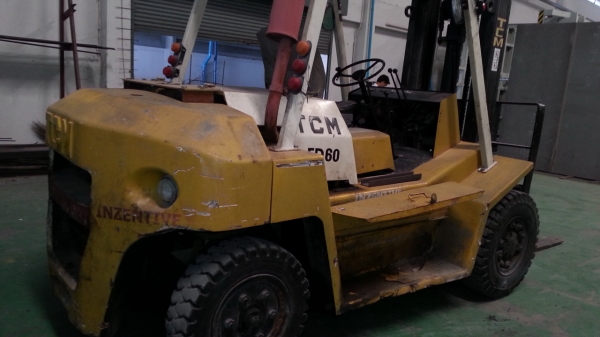 ขายโฟคลิฟท์ 6 ตัน TCM ราคา 290,000 บาท  3 ตันของ yale ใช้เบนซินกับแก๊ซ 130,000 บาท