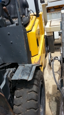 ขายโฟคลิฟท์ 6 ตัน TCM ราคา 290,000 บาท  3 ตันของ yale ใช้เบนซินกับแก๊ซ 130,000 บาท