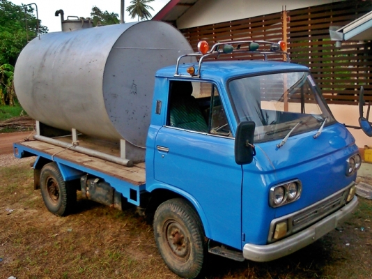 4ล้อนิสสัน เครื่องISUZU พร้อมแทงค์นำมัน+หัวจ่าย 100,000.-