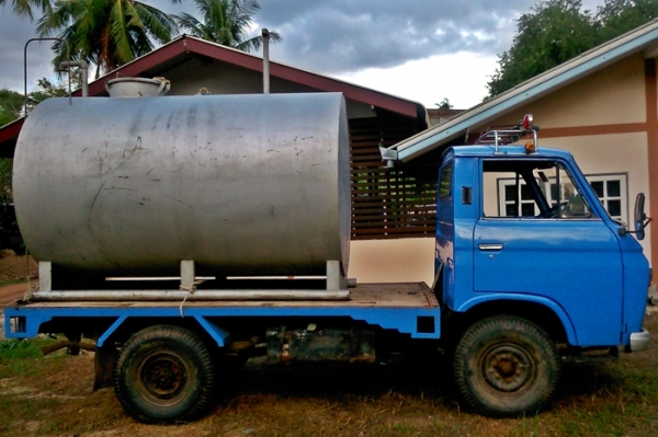 4ล้อนิสสัน เครื่องISUZU พร้อมแทงค์นำมัน+หัวจ่าย 100,000.-