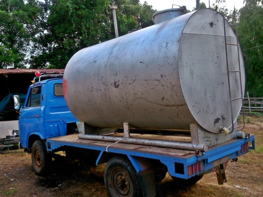 4ล้อนิสสัน เครื่องISUZU พร้อมแทงค์นำมัน+หัวจ่าย 100,000.-