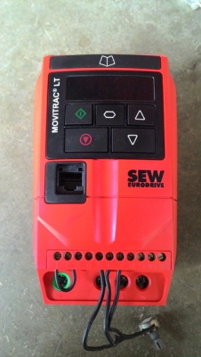 ขาย INVERTER ยี่ห้อ SEW 0.75 KW, 1 HP รุ่น Movitrac LT ใช้ไฟบ้าน มีมาเพิ่ม