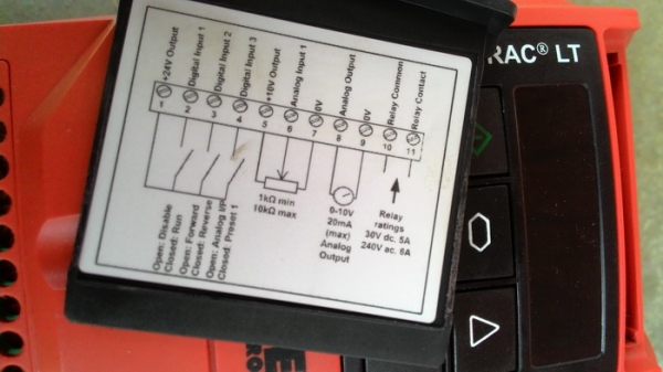 ขาย INVERTER ยี่ห้อ SEW 0.75 KW, 1 HP รุ่น Movitrac LT ใช้ไฟบ้าน มีมาเพิ่ม