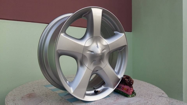 ขายล้อแม็กป้ายแดง dmax 17"  สนใจติดต่อเล็กคลองสามครับ 081-3747940