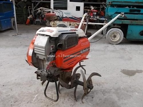 เครื่องพรวนดิน ยี่ห้อ : KUBOTA ใช้เครื่องเบนซิน 4 จังหวะ ชุดพรวนดินกว้าง 60 cm หรือเพิ่มเติมไดที่ www.nihonmono.com เครื่องพรวนดิน ยี่ห้อ : KUBOTA ใช้เครื่องเบนซิน 4 จังหวะ ชุดพรวนดินกว้าง 60 cm หรือเพิ่มเติมไดที่ www.nihonmono.com