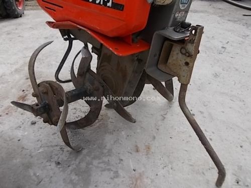 เครื่องพรวนดิน ยี่ห้อ : KUBOTA ใช้เครื่องเบนซิน 4 จังหวะ ชุดพรวนดินกว้าง 60 cm หรือเพิ่มเติมไดที่ www.nihonmono.com เครื่องพรวนดิน ยี่ห้อ : KUBOTA ใช้เครื่องเบนซิน 4 จังหวะ ชุดพรวนดินกว้าง 60 cm หรือเพิ่มเติมไดที่ www.nihonmono.com
