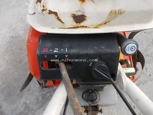 เครื่องพรวนดิน ยี่ห้อ : KUBOTA ใช้เครื่องเบนซิน 4 จังหวะ ชุดพรวนดินกว้าง 60 cm หรือเพิ่มเติมไดที่ www.nihonmono.com เครื่องพรวนดิน ยี่ห้อ : KUBOTA ใช้เครื่องเบนซิน 4 จังหวะ ชุดพรวนดินกว้าง 60 cm หรือเพิ่มเติมไดที่ www.nihonmono.com