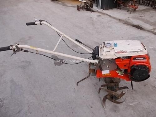 เครื่องพรวนดิน ยี่ห้อ : KUBOTA    ใช้เครื่องเบนซิน 4 จังหวะ ชุดพรวนดินกว้าง 60 cm หรือเพิ่มเติมไดที่ www.nihonmono.com