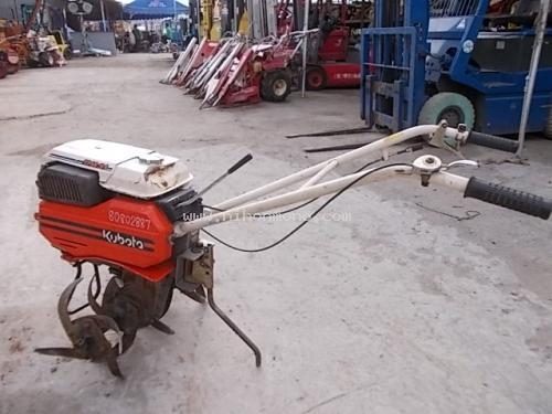 เครื่องพรวนดิน ยี่ห้อ : KUBOTA ใช้เครื่องเบนซิน 4 จังหวะ ชุดพรวนดินกว้าง 60 cm หรือเพิ่มเติมไดที่ www.nihonmono.com เครื่องพรวนดิน ยี่ห้อ : KUBOTA ใช้เครื่องเบนซิน 4 จังหวะ ชุดพรวนดินกว้าง 60 cm หรือเพิ่มเติมไดที่ www.nihonmono.com