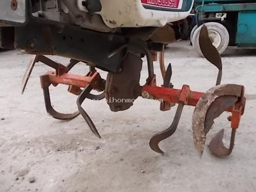 เครื่องพรวนดิน ยี่ห้อ : MITSUBISHI  ใช้เครื่องเบนซิน 4 จังหวะ ชุดพรวนดินกว้าง 80 cm.   หรือเพิ่มเติมไดที่ www.nihonmono.com