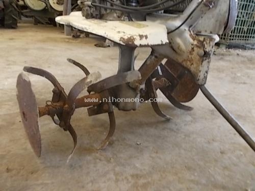 ขายถูก เครื่องพรวนดิน ยี่ห้อ:HONDA  เครื่องเบนซิน 4 จังหวะชุดพรวนดินกว้าง 55 cm. พร้อม น้ำหนักเบา  หรือเพิ่มเติมไดที่ www.nihonmono.com