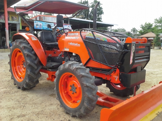 ขาย แทรกเตอร์ KUBOTA M6040