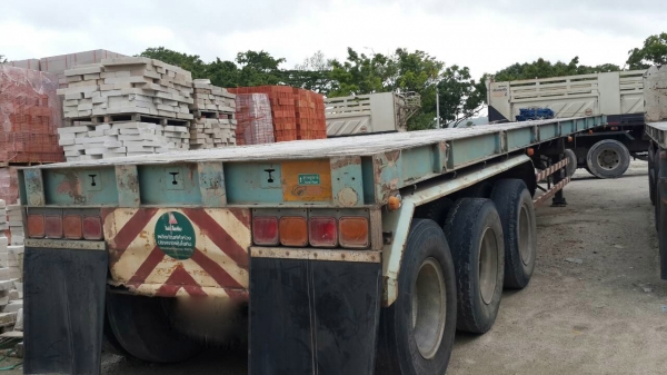 ขายหาง พื้นเรียบ สามมิต  3 เพลา. แท้  ปี 46.      สนใจติดต่อ  081 - 6079515