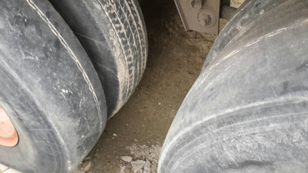 ขายหาง พื้นเรียบ สามมิต  3 เพลา. แท้  ปี 46.      สนใจติดต่อ  081 - 6079515