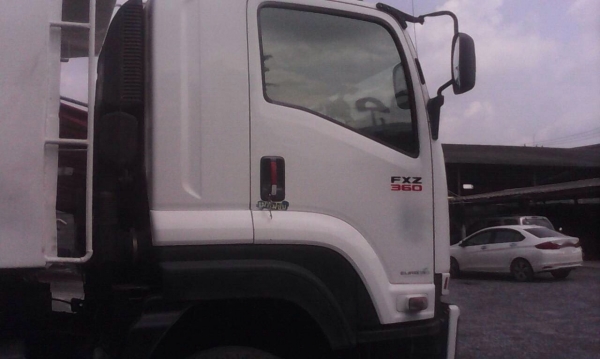 รถอีซูซุ 10 ล้อดั้ม FXZ 360 แรงม้า. ปี 54  ( รถวิ่ง 15x,xxx กว่า กม. )        สนใจติดต่อ  081 - 6079515