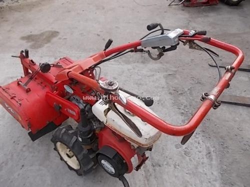 รถพรวนดินเดินตาม ยี่ห้อ : YANMAR  เครื่องเบนซิน4จังหวะมีชุดพรวนดิน กว้าง 55 cm. สามารถหมุนรอบทิศได้   หรือเพิ่มเติมไดที่ www.nihonmono.com