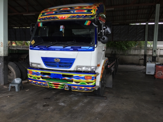 หัวลาก นิสสัน 320 แรง สภาพดีพร้อมใช้งาน