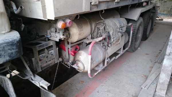 ขายmitsubishiดั้ม 10ล้อFUSO 527 (NGV)