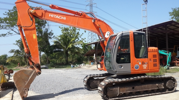 รถแบคโฮเก่าญี่ปุ่น hitachi zx135us สนใจโทรสอบถาม 092-3309229 อี๊ด