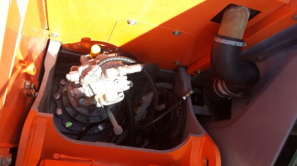 รถแบคโฮเก่าญี่ปุ่น hitachi zx135us สนใจโทรสอบถาม 092-3309229 อี๊ด