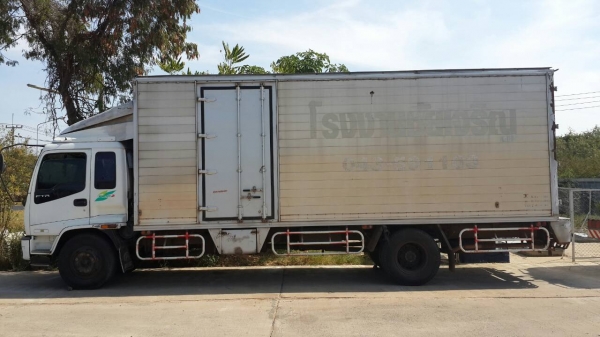 ขาย isuzu ftr forward 900000บาท พร้อมตู้ ขาย isuzu ftr forward 900000บาท พร้อมตู้
