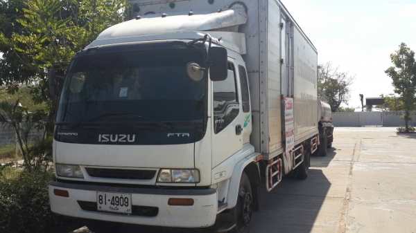 ขาย isuzu ftr forward 900000บาท พร้อมตู้ ขาย isuzu ftr forward 900000บาท พร้อมตู้