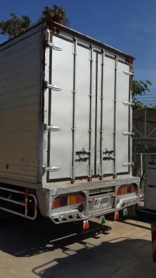 ขาย isuzu ftr forward 900000บาท พร้อมตู้