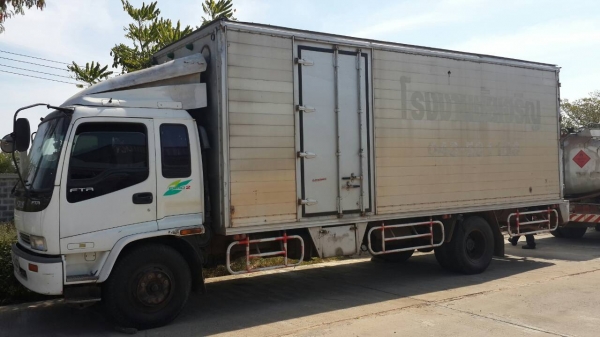 ขาย isuzu ftr forward 900000บาท พร้อมตู้ ขาย isuzu ftr forward 900000บาท พร้อมตู้