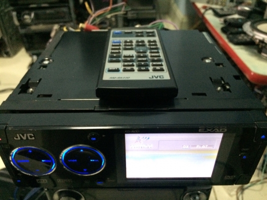 JVD EXAD KD-AVX1 24Bit 5V รุ่นท็อป จอ3.5นิ้ว DVD VCD MP3 CD FMคลื่นไทย หน้าจอไฟฟ้า ปรับระดับได้4ระดับ ปรีเอ้า4ชุด AUX1ชุด Camera in 1ชุด Camera out 1ชุด Digital out 1ช่อง เครื่องศูนย์ไทย สภาพสวยมือ2 พร้อมรีโมท