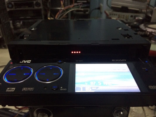 JVD EXAD KD-AVX1 24Bit 5V รุ่นท็อป จอ3.5นิ้ว DVD VCD MP3 CD FMคลื่นไทย หน้าจอไฟฟ้า ปรับระดับได้4ระดับ ปรีเอ้า4ชุด AUX1ชุด Camera in 1ชุด Camera out 1ชุด Digital out 1ช่อง เครื่องศูนย์ไทย สภาพสวยมือ2 พร้อมรีโมท