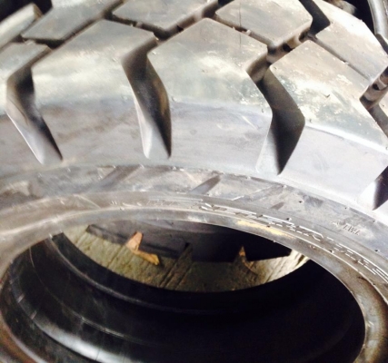 รับหล่อดอกยางตันและยางลมทุกขนาด วจำหน่ายยางใหม่ทุกยี่ห้อ ทั้งตันและลม คร้า